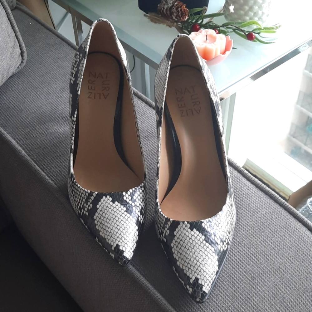 *NWOT* snake skin Naturalizer heels - 6.5 women's